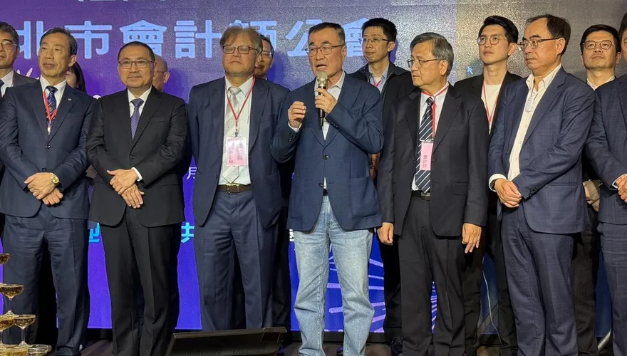 新北會計師公會成立！侯友宜帶李四川同台拉票　蘇巧慧隨後現身