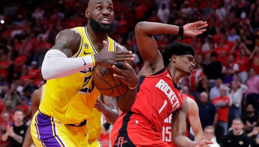 NBA/父子連線空中接力！　詹皇領湖人擊敗火箭搶先聽牌