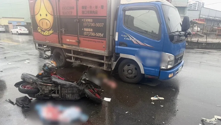 影/鳳山貨車害2機車打滑釀3傷　父載幼子卡車底昏迷