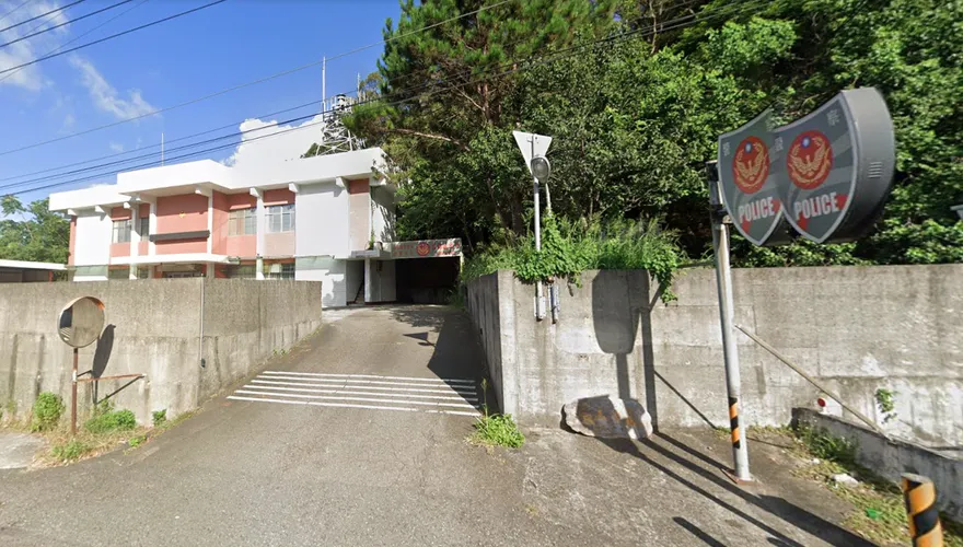 苗栗警所長遊陸遇翻車重大事故！妻弟魂斷異鄉、妻受傷
