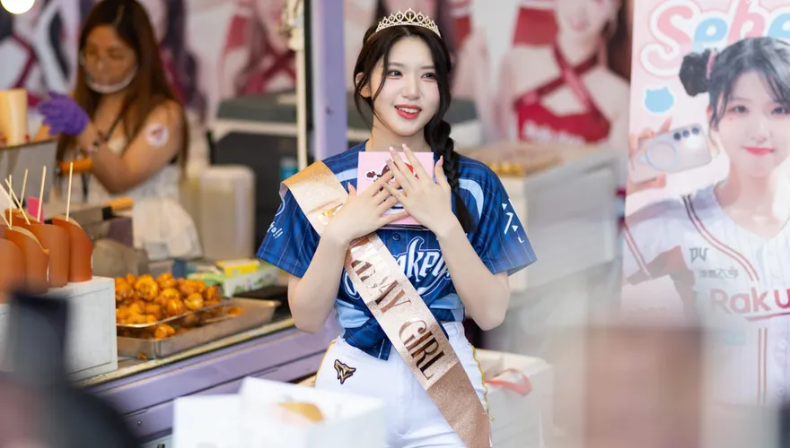 廉世彬在台過生日哭了！揪金佳垠、高佳彬吃海底撈吐心聲