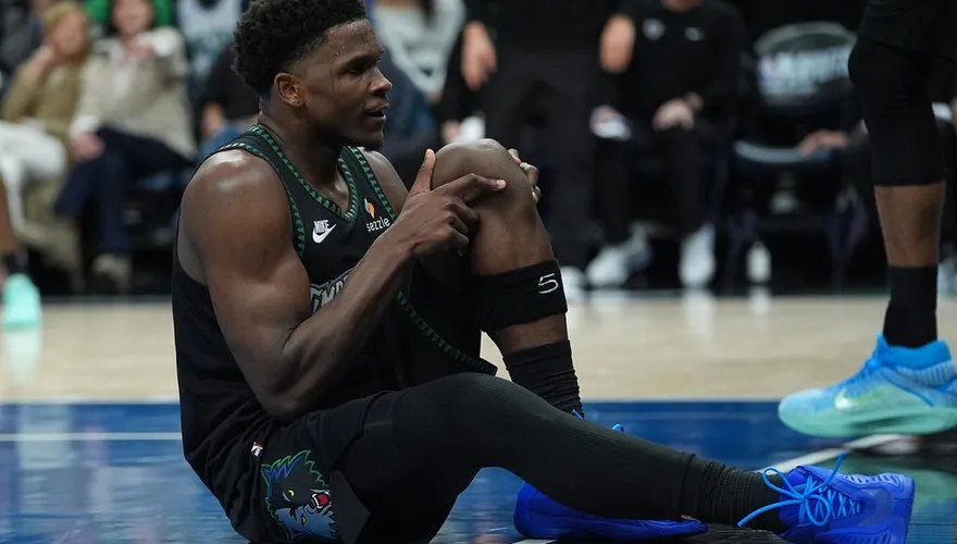 NBA/驚悚！「蟻人」左膝關節反折　灰狼2先發重傷報銷