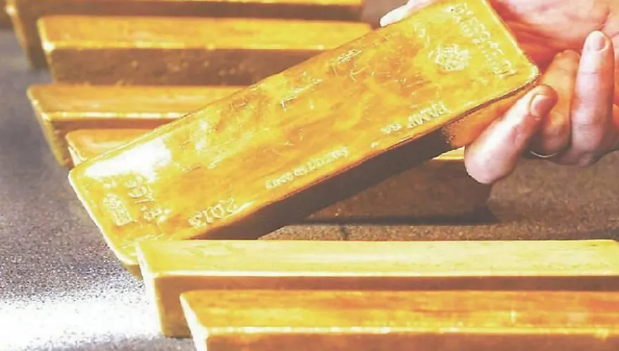 黃金上看6200美元！中東戰火支撐避險需求　專家指路「逢低就是買點」