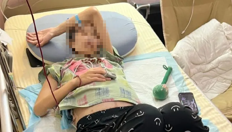 25歲陸女癌逝習俗「不能進家門」！棺木擺戶外帳篷惹心酸