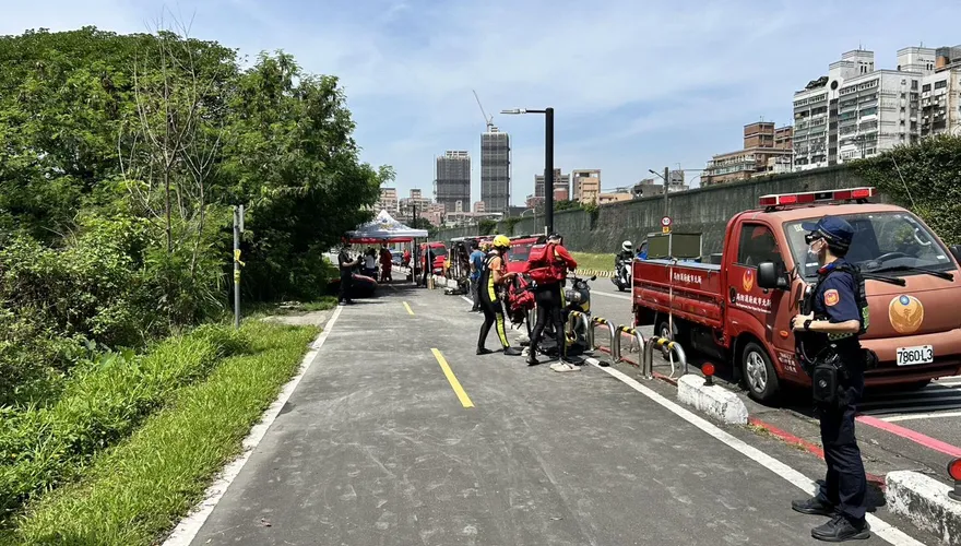 離奇！新莊大漢橋搜索墜溪女騎士　警消竟撈到65歲男浮屍