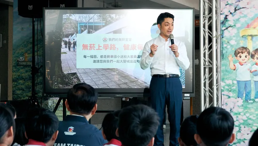 王世堅演講狂讚蔣萬安「4大優點」！網狠酸：沈伯洋玻璃心碎了