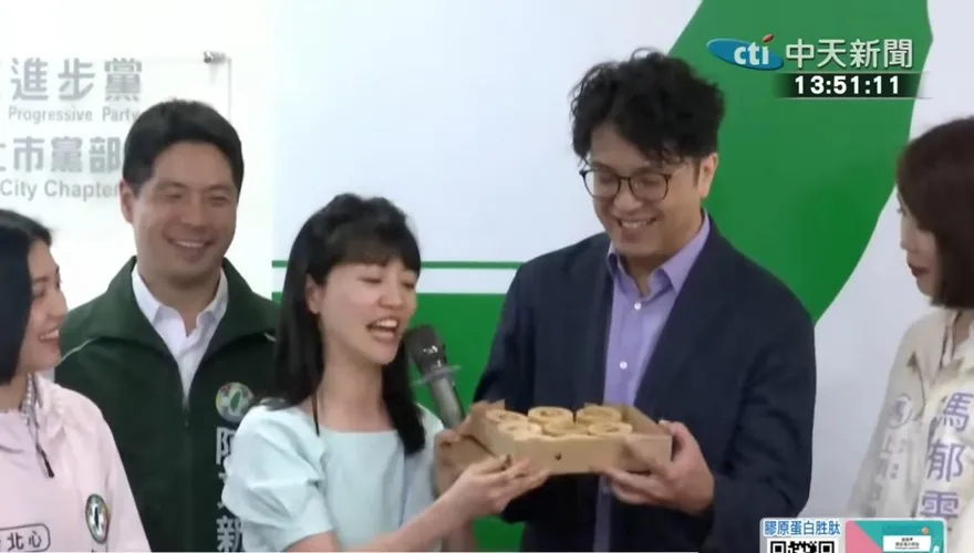 高嘉瑜被迫肉麻誇獎沈伯洋？沈富雄嘆：加入「無脊椎動物」國度