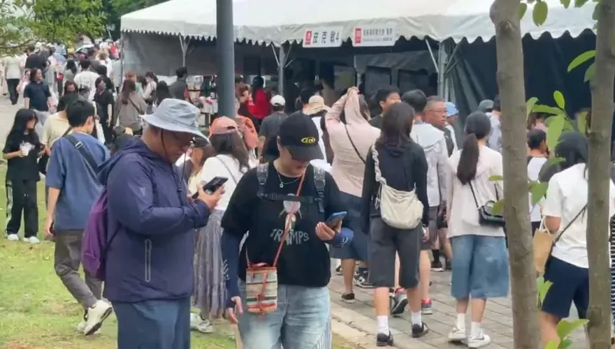 影/皮克敏變災難？嘉義市藝術節塞爆　排隊3小時領嘸贈品
