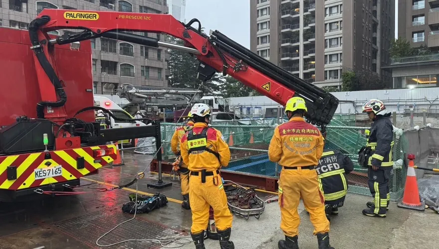 影/台中七期工地墜樓意外　工人骨折吐血吊掛救援
