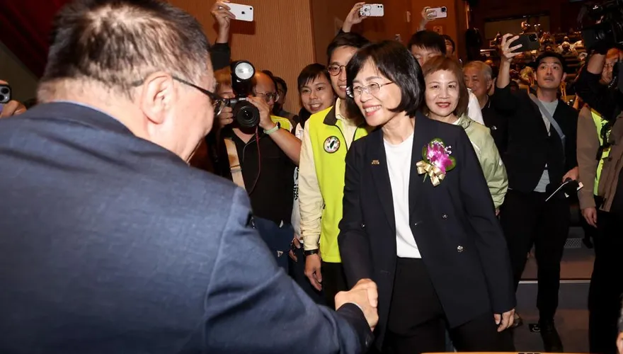 侯友宜喊「棒子交給你」！李四川、蘇巧慧狹路相逢握手致意