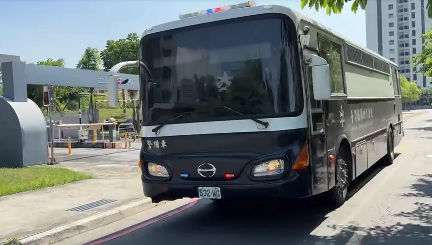 影/林宸佑今移審！羈押近4個月後現身　囚車抵橋頭地院
