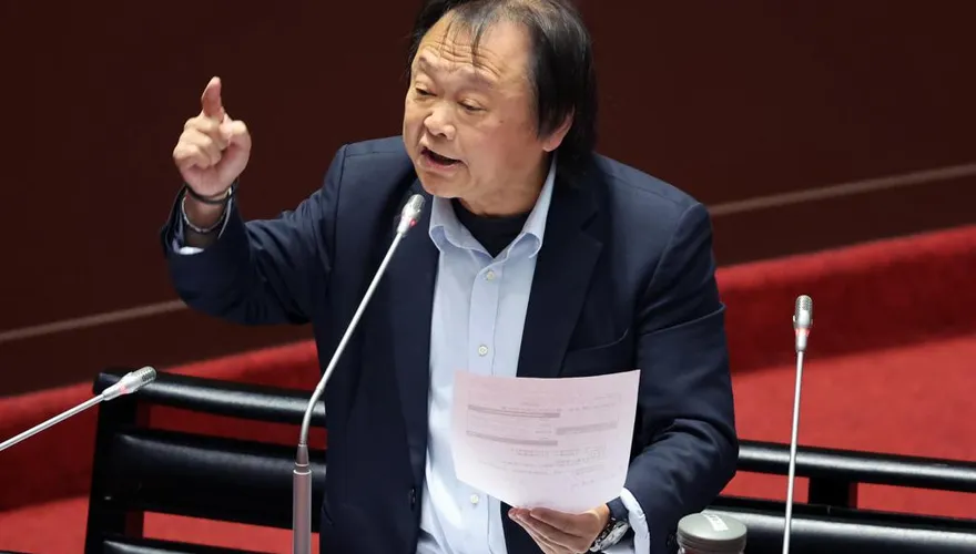被王義川批敵軍最佳側翼？王世堅體諒職務在身：生命苦短不必這樣