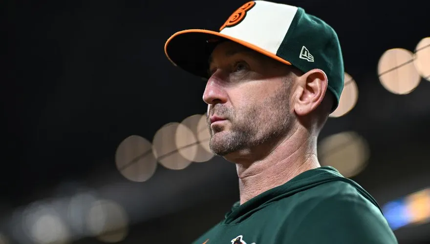 MLB/下巴骨折有陰影？金鶯主帥全副武裝防界外球