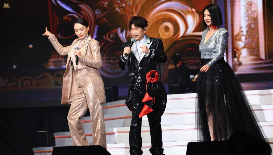 王彩樺合體小鮮肉嗨唱洗腦神曲　大船駛入《藍寶石》神還原秀場