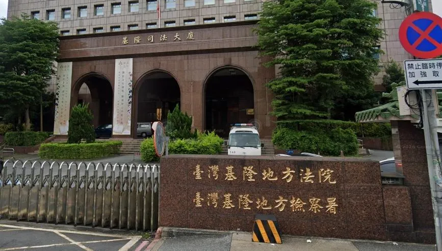 警局抽電子菸被制止　她竟咬警察洩憤…代價坐牢or噴3萬