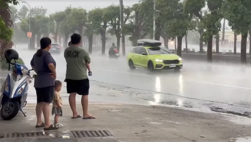 台北暴雨威脅！內湖南港信義啟動緊急應變