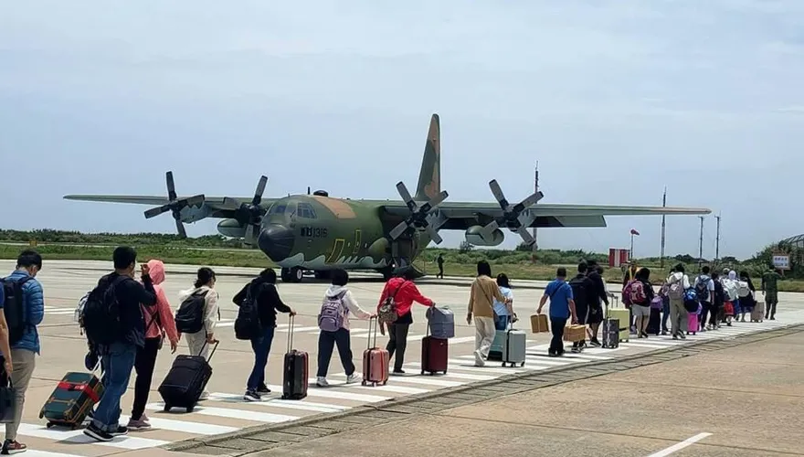馬祖空運客滿、海運停航！4架次軍機助疏運280人