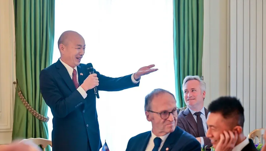 韓國瑜出訪歐洲驚曝「最大叛逆」！破萬網朝聖全笑翻