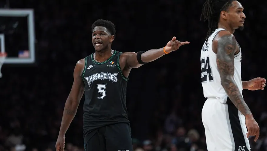 NBA/比賽還沒打完就認輸？愛德華茲剩8分鐘向對手致意挨批