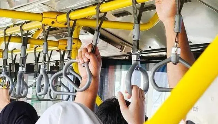 上海老翁搭公車「閉眼休息」竟猝死！家屬求償50萬台幣遭駁回