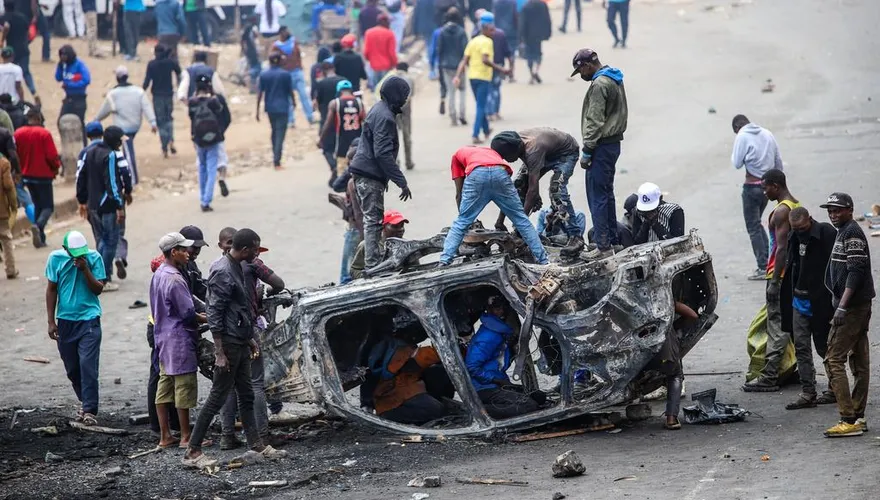 肯亞爆大規模抗議！全國交通癱瘓、警民激烈衝突至少4死30傷