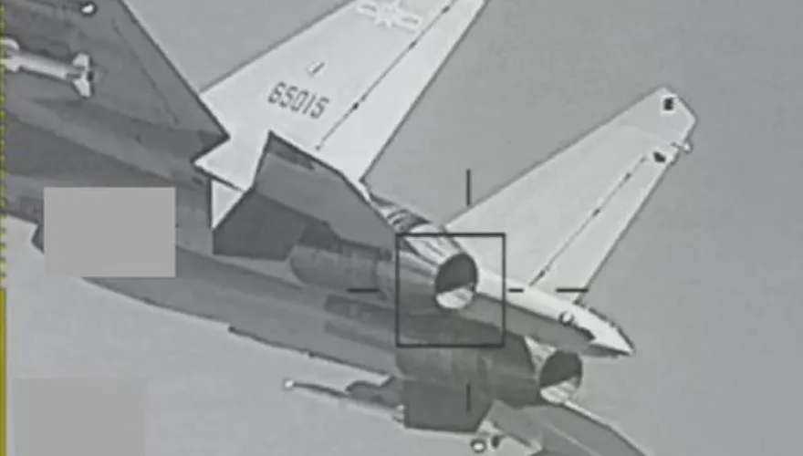 國防部公布F-16「狙擊手莢艙」監控畫面！軍事粉專揭解放軍機殲-16神秘背景