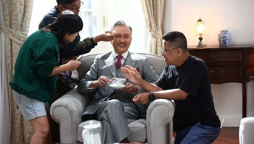 謝君豪《寒戰1994》老20多歲！每天「變臉」數小時：首富不好當