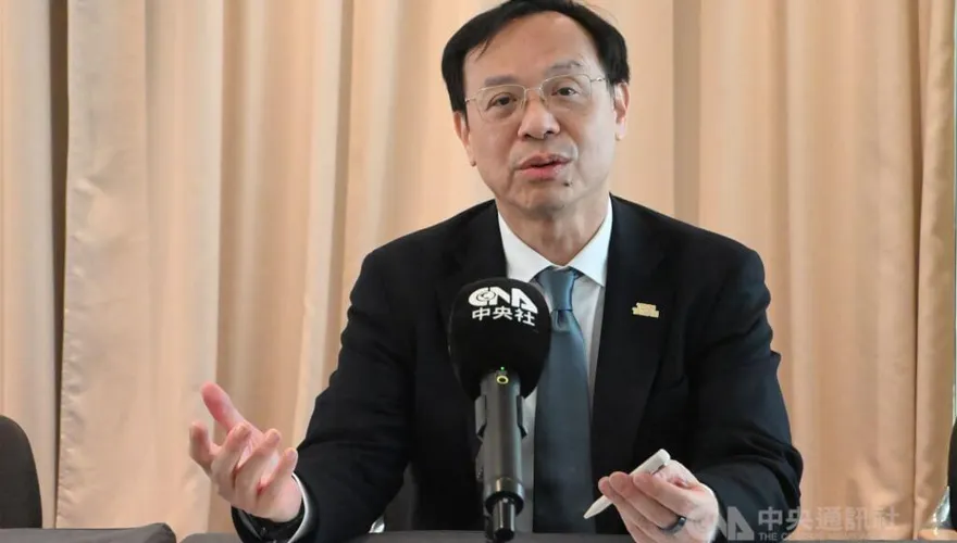 石崇良快閃英法　取經在宅醫療模式盼升級長照3.0