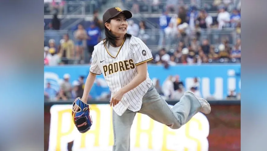 MLB/桌球女神「道教之戰」開球　石川佳純一球進手套