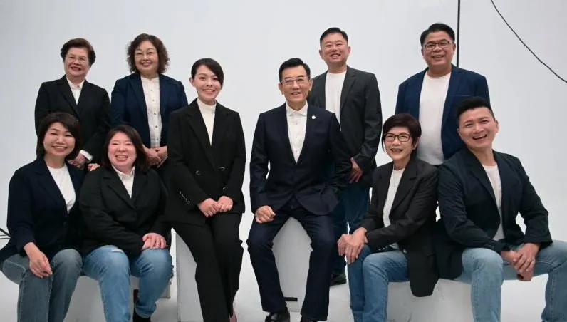 新竹藍白大聯盟成軍！高虹安攜議員參選人定裝照宣告團結