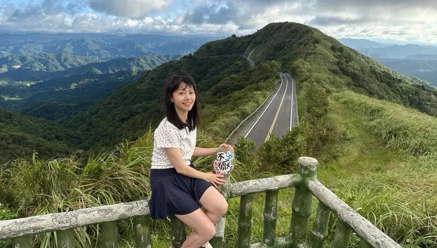 陳揮文秀「高嘉瑜合體沈伯洋看板」被擋糗照！大酸：這是天意