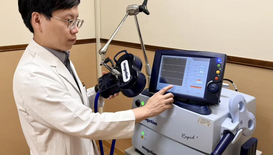 憂鬱症不是只能吃藥！「rTMS磁波治療」讓大腦重新開機