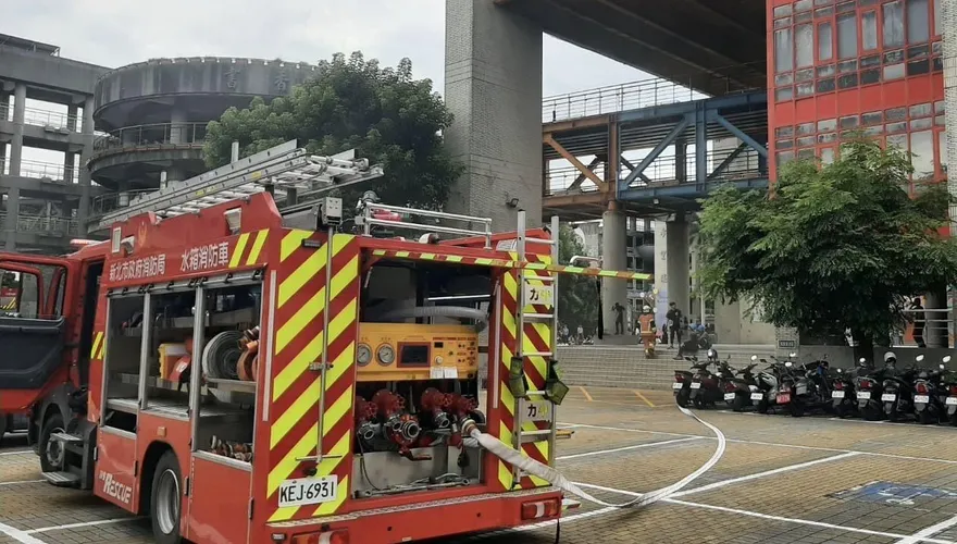 新北板橋大觀國中火警　6樓禮堂竄火煙幸無人傷