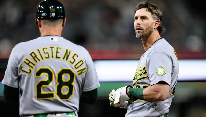 MLB/球迷乖乖坐場邊　竟遭運動家球星迴旋踢