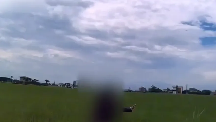 影/宜蘭失聯女移工偷哈密瓜逃竄！躲稻田、爬屋頂仍落網