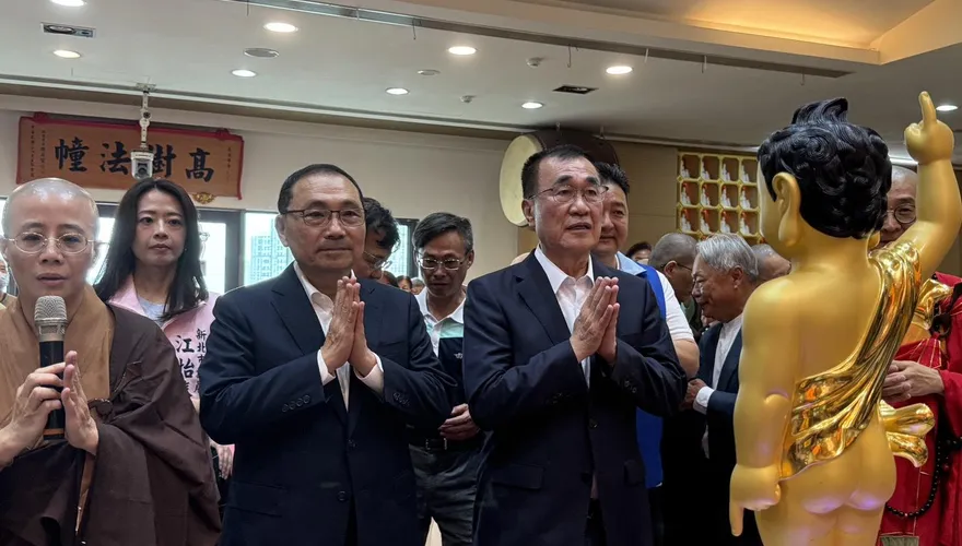 侯友宜力挺李四川「會做事的人」　同台浴佛祈福盼延續新北建設成果