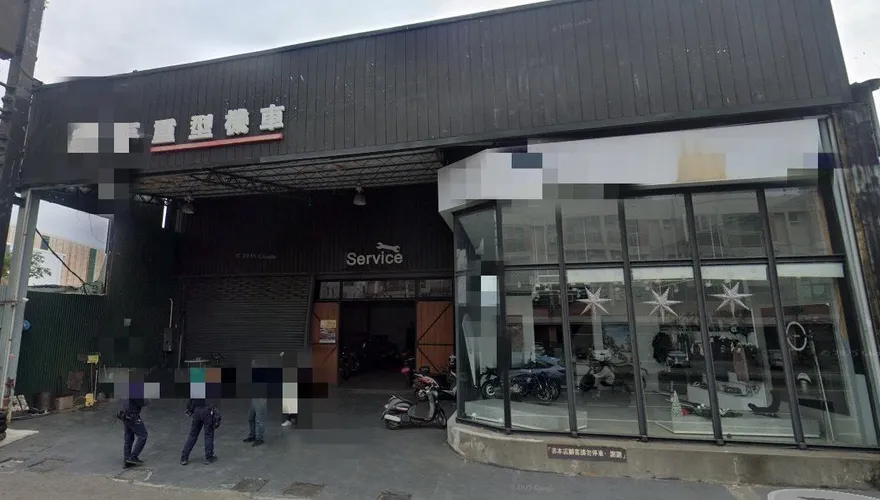 台南重機店剪斷眼鏡蛇頭！老闆嗆「剪網友」發聲明道歉
