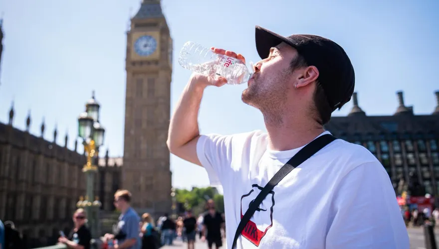 熱到爆！英國倫敦飆高溫34.8度　破5月最高紀錄