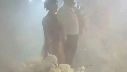 影/以為是乾冰！陸婚宴突「濃煙瀰漫」　300人驚覺失火急逃