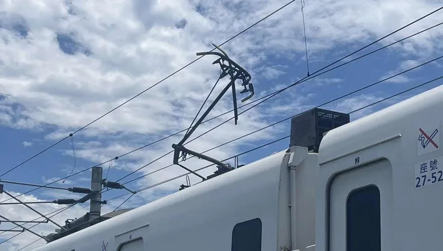 台鐵池上站相隔45分鐘再出事！普悠瑪勾斷電車線「緊急停駛」