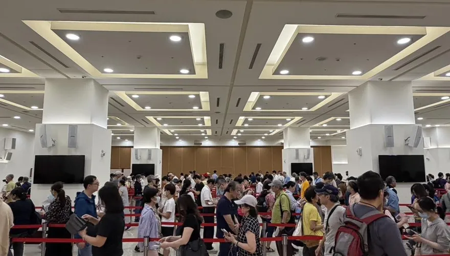 長榮股東會領紀念品「大排長榮」！雙人牌刨刀搶翻