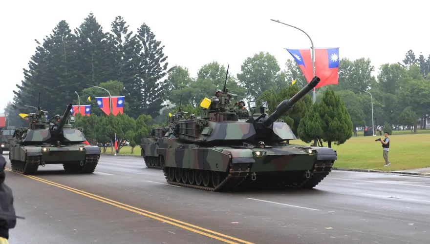 陸軍司令部80週年生日　M1A2T戰車、海馬士火箭首度閱兵分列