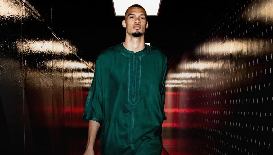 NBA/文班亞馬G6穿綠袍化身「少林武僧」？親曝特殊造型作用