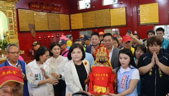 影/全台最大無廟媽祖搬家！雲林六房媽過爐萬人朝聖