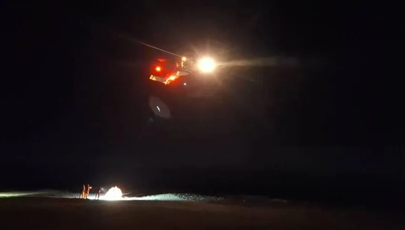 宜蘭秘境海灘1天出2事！25遊客獲救後　又2人被浪捲1失蹤
