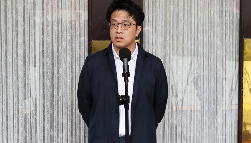 沈伯洋裝窮人設崩壞？「砸幾十萬打遊戲算小額」影片曝！網酸爆青鳥