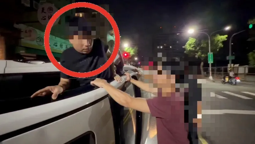 影/硬扯疲勞駕駛！高雄男開車逆撞2車「又是毒駕肇禍」