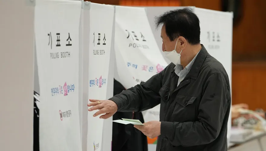 韓選票不足爆爭議！民眾不滿高喊「學學台灣投票方式」