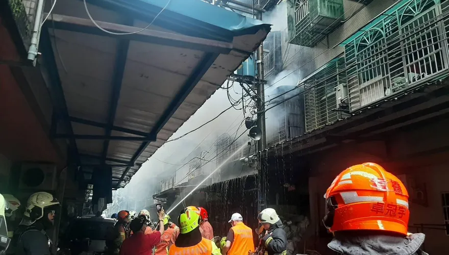板橋民宅火警　5名住戶一度受困、火勢撲滅