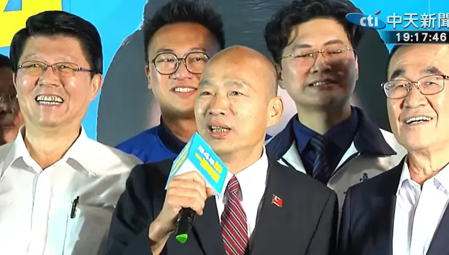 力薦謝龍介「戰鬥力百分百」！韓國瑜送粽子盼鄉親給他機會